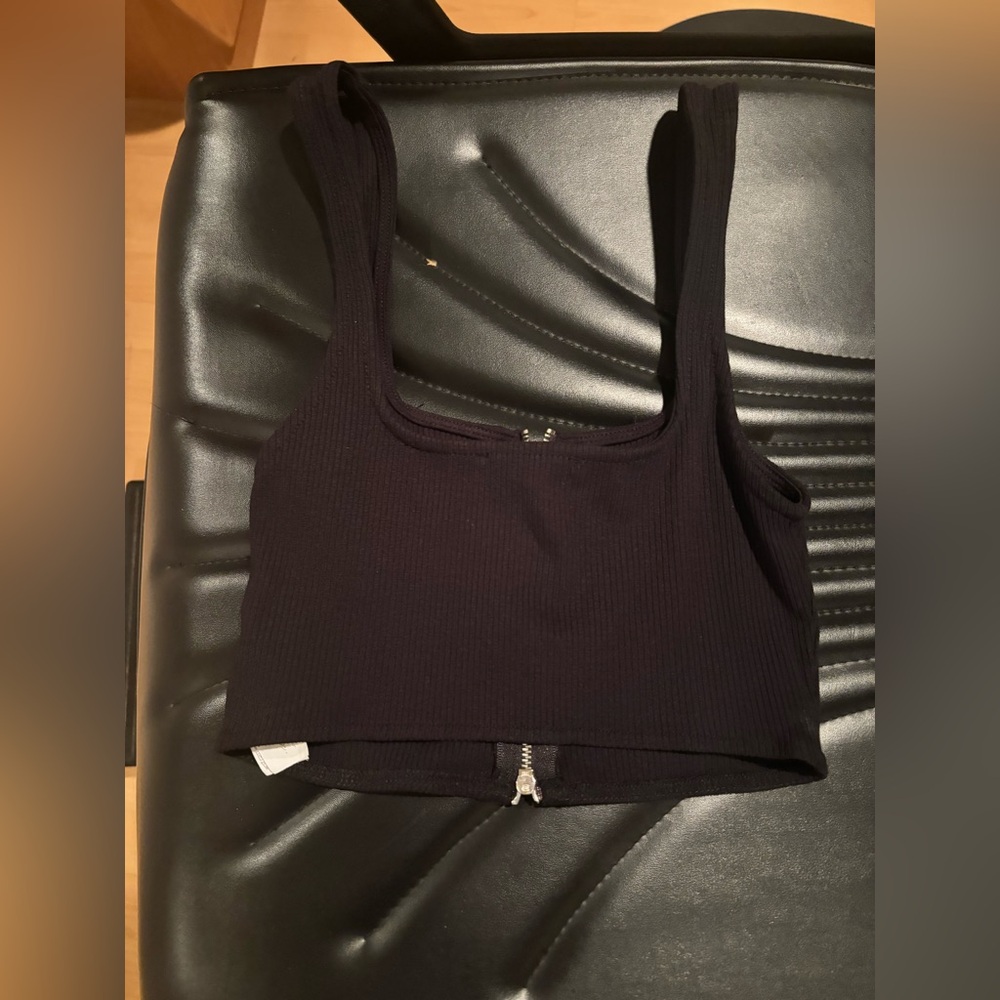 Zara Black Ribbed Zip-Front Cropped Tank - Picture 2 of 3